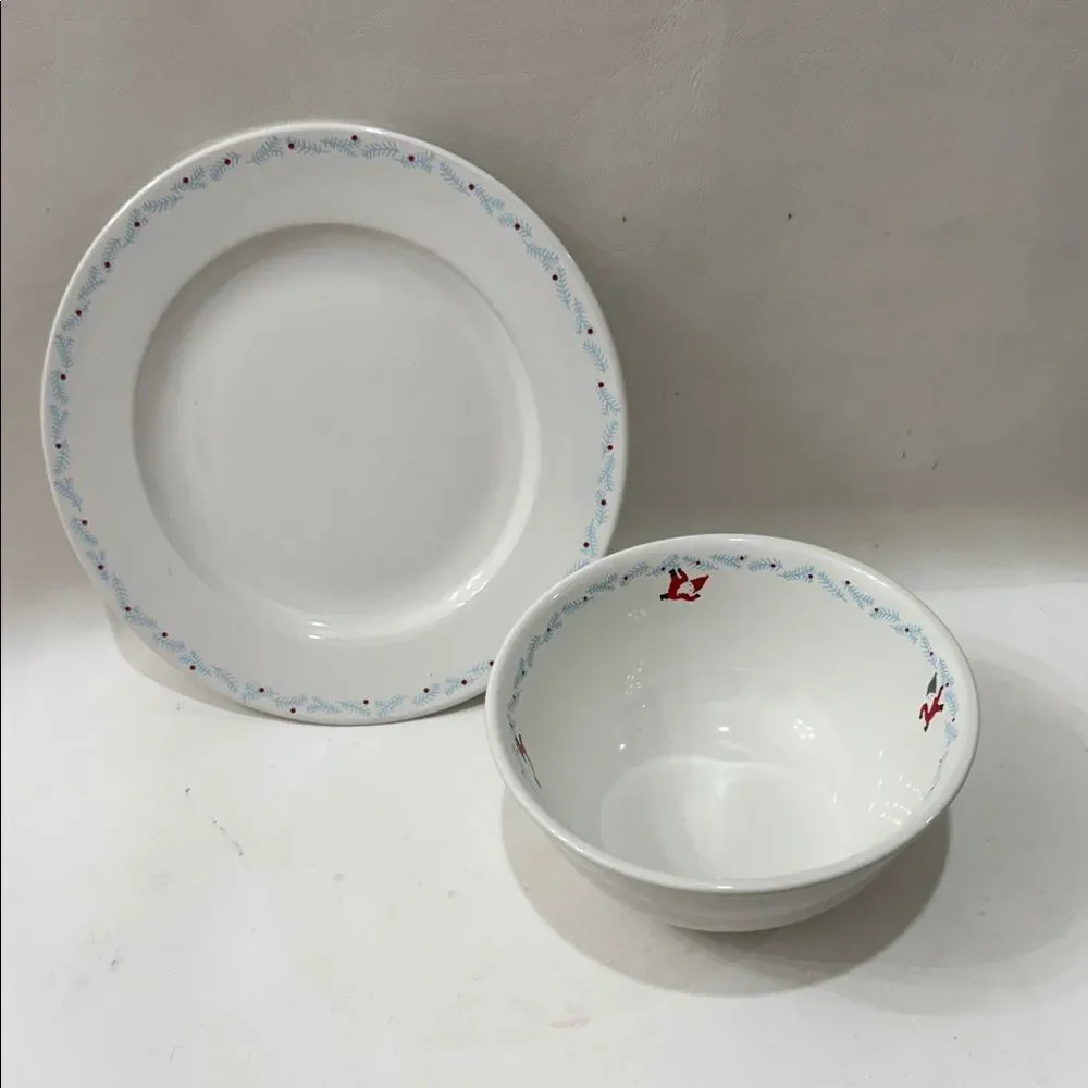 IKEA Christmas Elegant White Dinnerware Set Red Santa & Berries Blue Pine Set 2